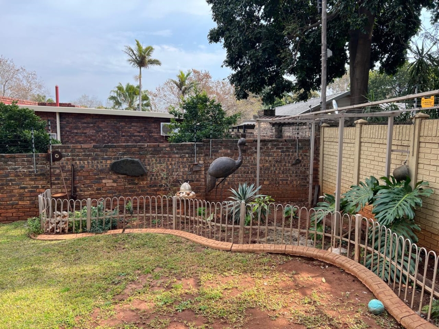 6 Bedroom Property for Sale in Cashan North West